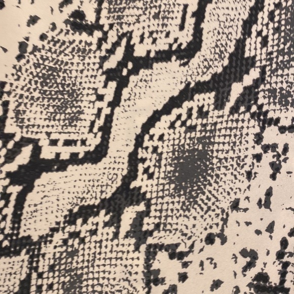 Aritzia Wilfred Kyra sneakprint midi skirt Size 4 . Very good condition - Picture 5 of 13